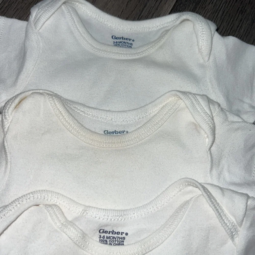Gerber short sleeve white onesies (set of 9)